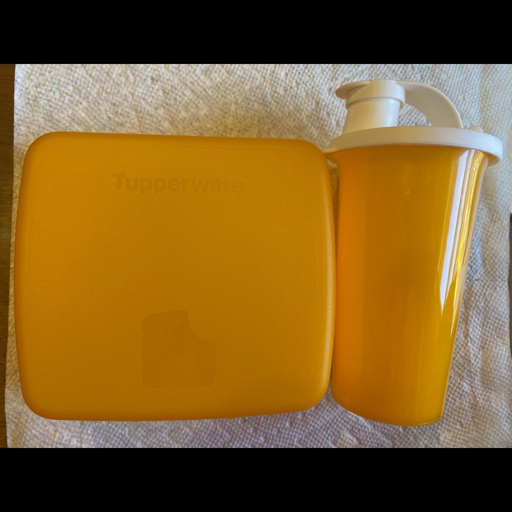 New Tupperware Sandwich box and cup set